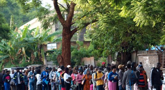 Passport hysteria in Zimbabwe ahead of price increase