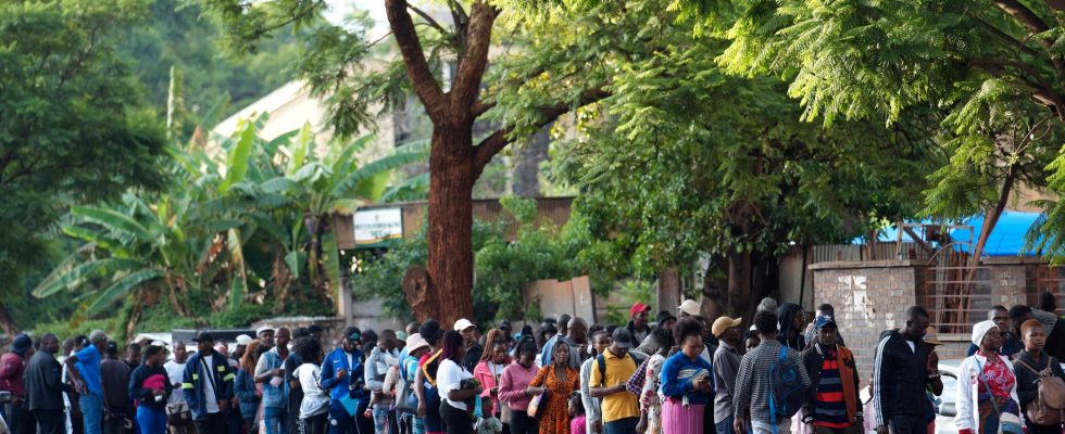 Passport hysteria in Zimbabwe ahead of price increase