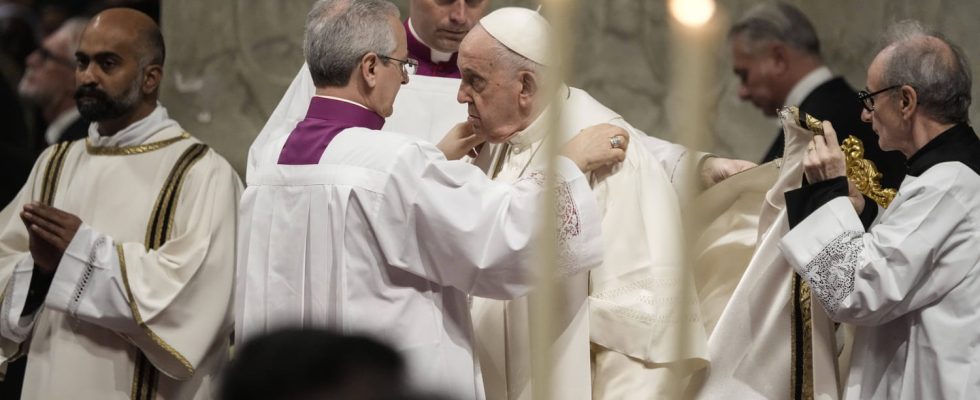 Pope Francis evokes Bethlehem and victims of war during Christmas