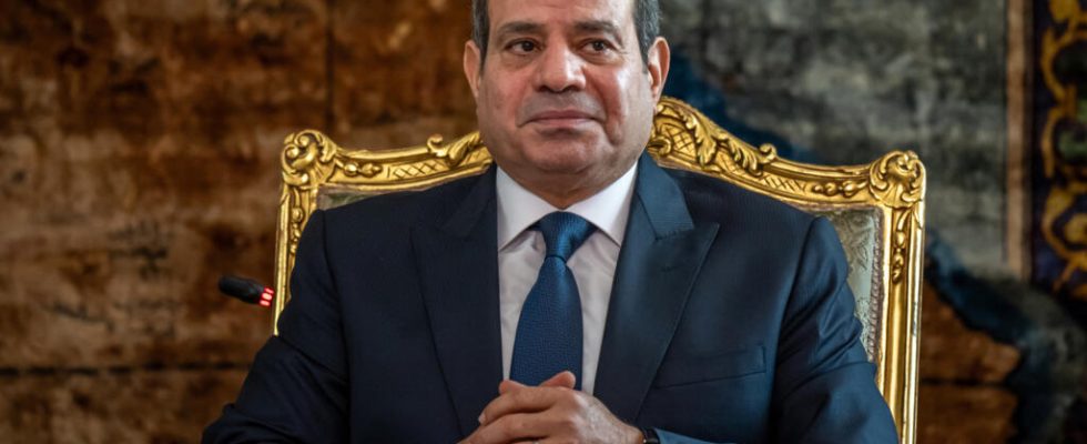 President Abdel Fattah al Sissi wins the presidential election with 896