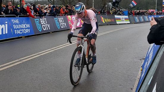 Puck Pieterse wins World Cup race in Gavere