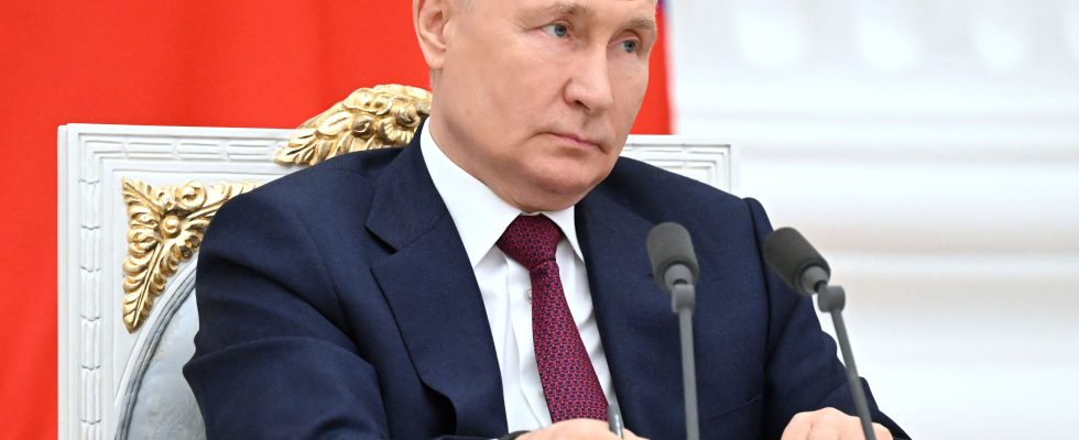 Putin announces unsurprisingly his candidacy for the presidential election in