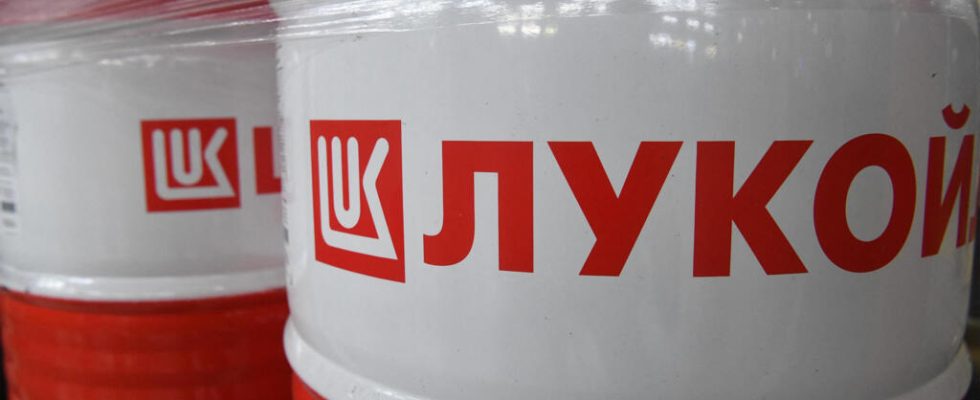 Russian oil company Lukoil plans to sell its Bulgarian refinery