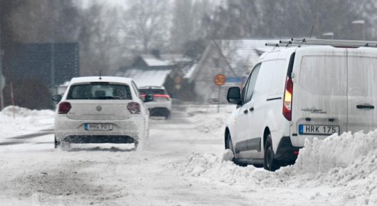 Slippery continued problems in Christmas traffic