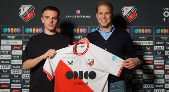 Sport Kort First professional contract for FC Utrecht player Van