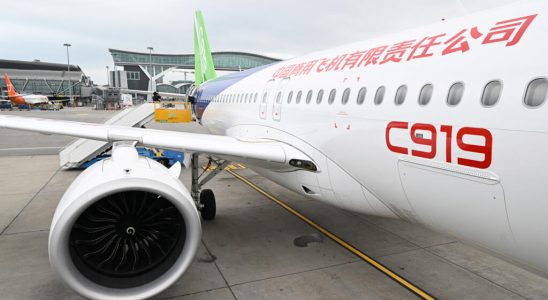 The C919 the first Chinese commercial plane presented to the