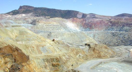 collapse of illegal copper mine leaves several dead