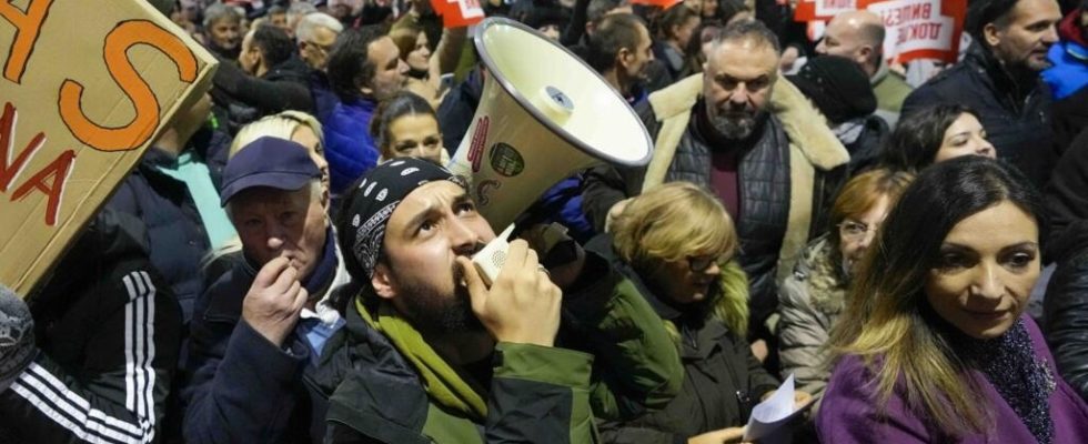 in Serbia protests grow against electoral fraud and the Vucic