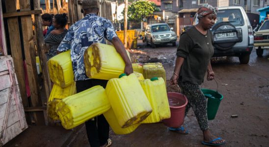 many neighborhoods in Antananarivo lack water or suffer cuts