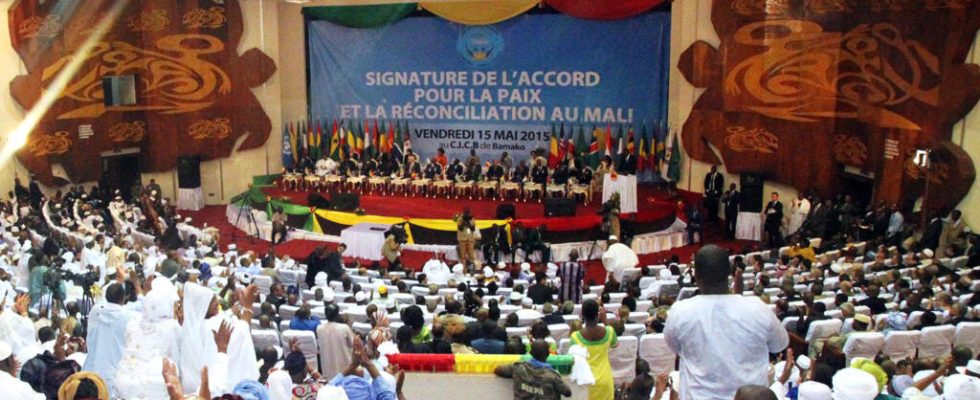 the Algerian mediator consults the armed groups signatories to the