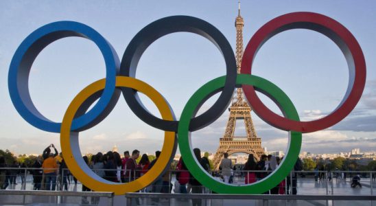 the IOC authorizes the participation of Russians and Belarusians under
