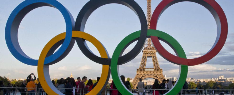 the IOC authorizes the participation of Russians and Belarusians under