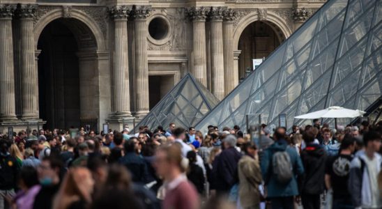 the Louvre Museum will increase the price of its entrance
