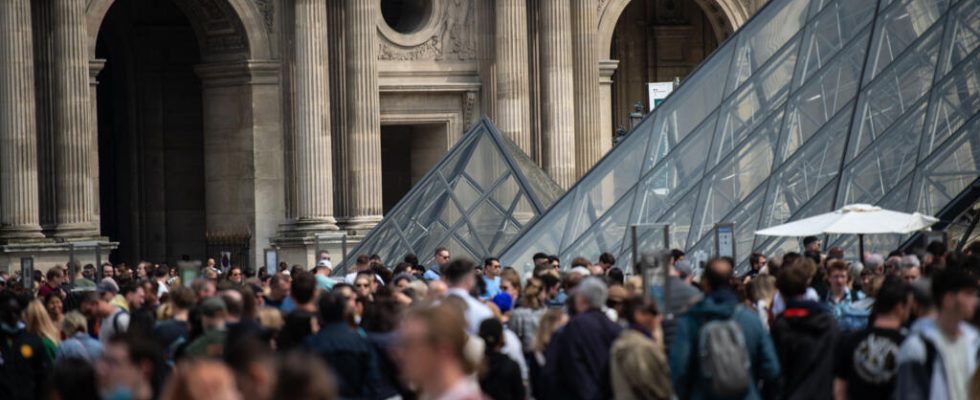 the Louvre Museum will increase the price of its entrance