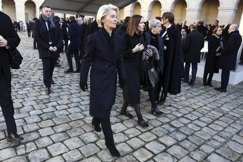 Many European leaders were present at Les Invalides on January 5 to pay tribute to the memory of Jacques Delors, including the current President of the Commission, Ursula von der Leyen.