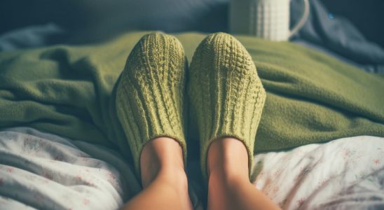4 quick tips to warm your feet in bed