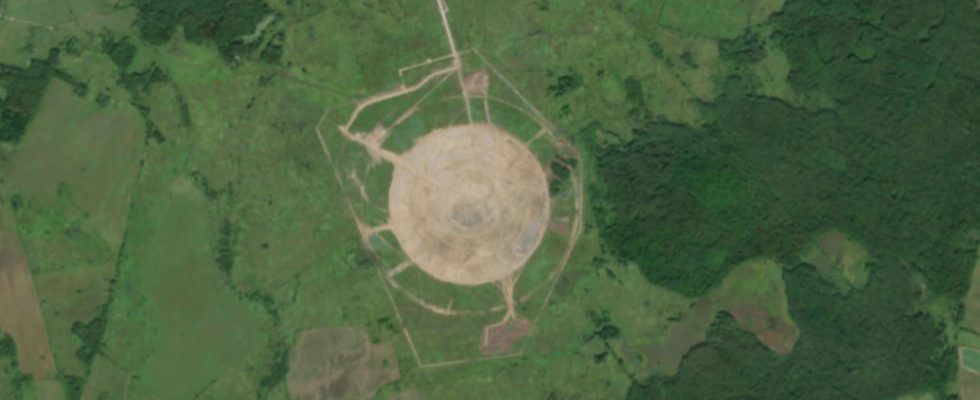 A 1200 meter wide circle appeared in satellite images