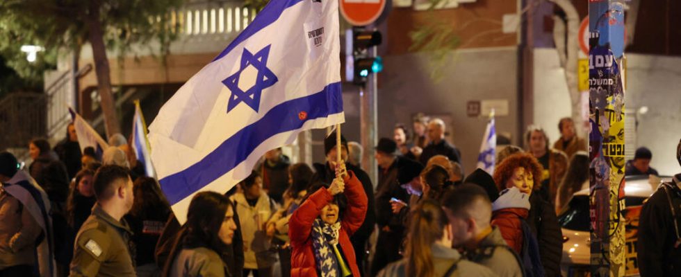 A Saturday of once again tense demonstrations in Tel Aviv
