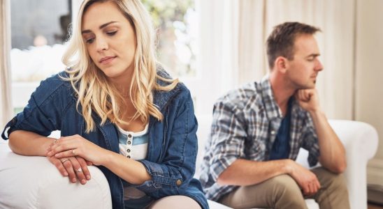 A couples therapist reveals the three little known signs that mark