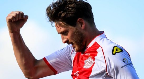 Amateur football two goals for Van den Meiracker on return