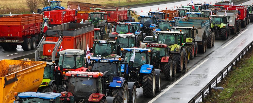 Anger of farmers live the siege of Paris planned for