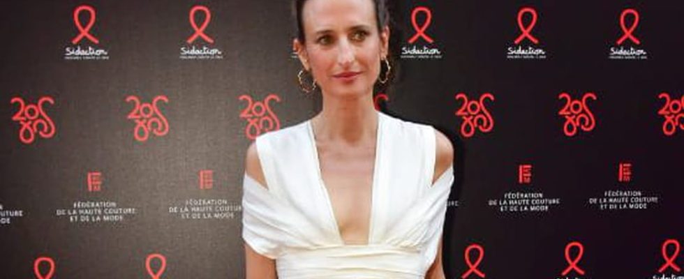 Bare shoulders and glamorous blow dry Camille Cottin has everything of