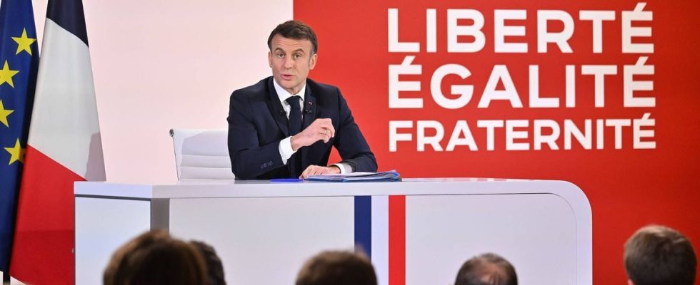 Emmanuel Macron announces the creation of better paid and shorter