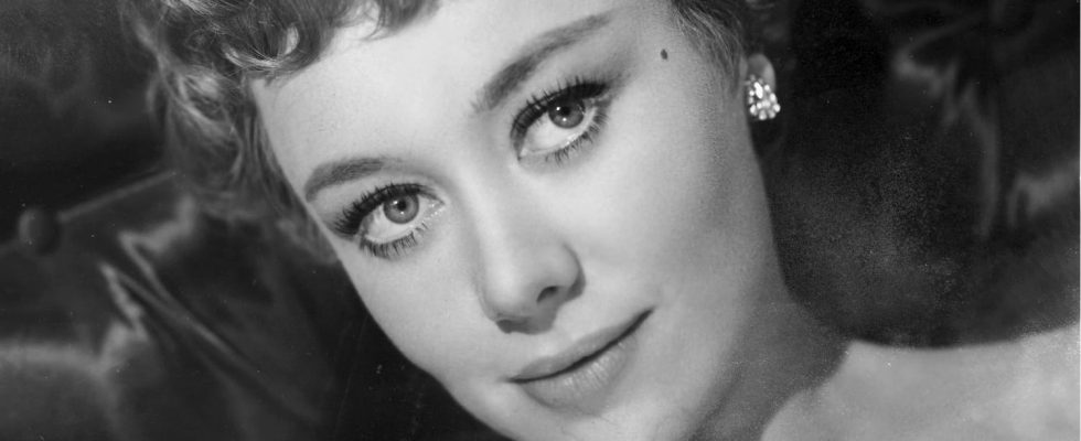Glynis Johns known for her role in Mary Poppins dies