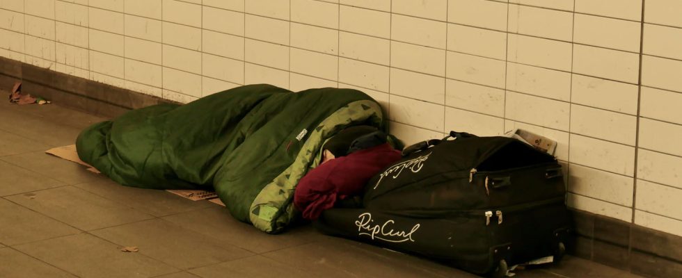 Government condemned for homeless people dying in the streets