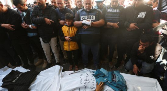 In Gaza journalists torn between the duty to inform and