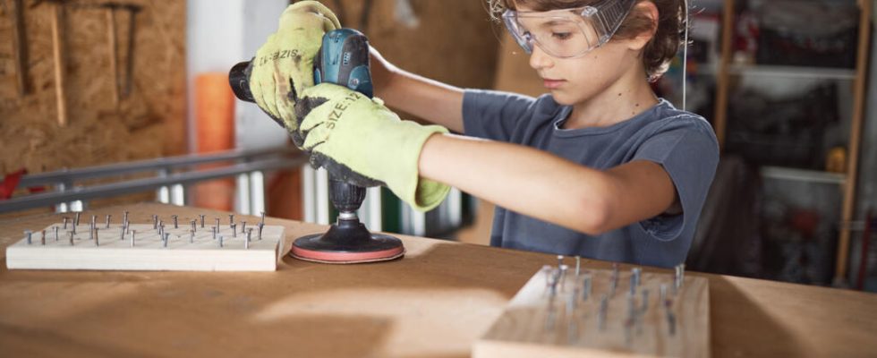 In Ile de France LOutil en main introduces children to craft professions