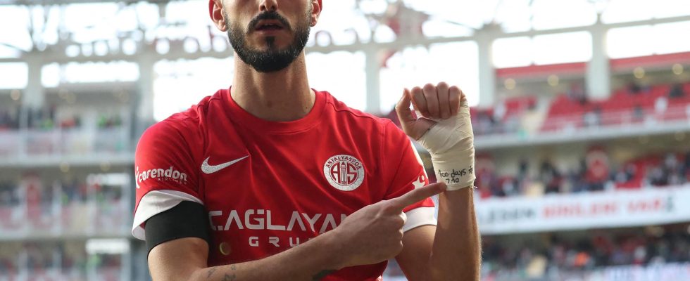 In Turkey the governments offensive against two Israeli footballers –
