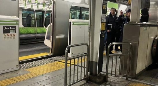 Knife attack on a train in Japan There are people