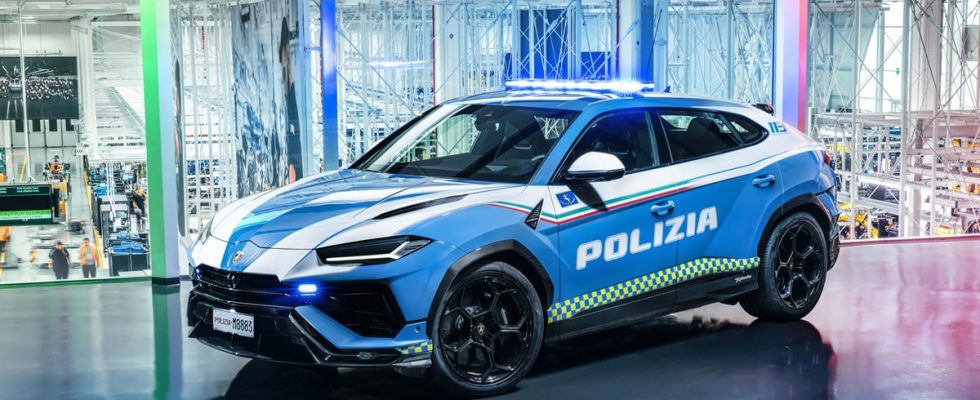 MOM MIA Italian police now drive Lamborghini Urus