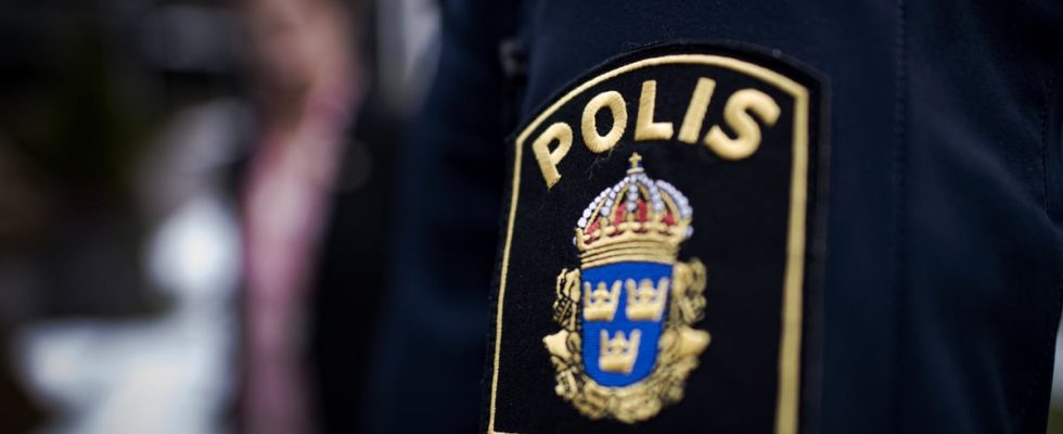 Major police operation in southern Stockholm person with weapon