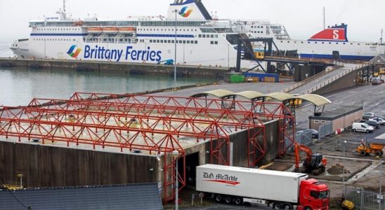 Migrants discovered in truck at Rosslare port