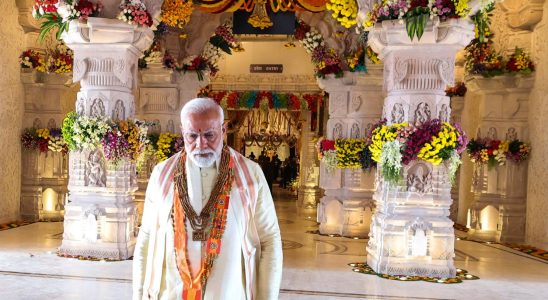 Modi inaugurates giant Hindu temple