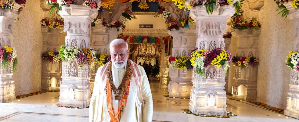 Modi inaugurates giant Hindu temple