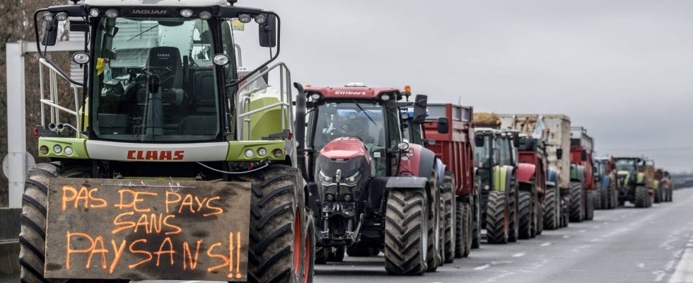 Paris blocked by farmers The seriously considered scenario