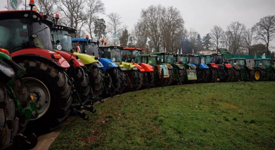 Paris surrounded by farmers blockade still planned