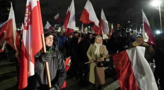 Poland PiS resists