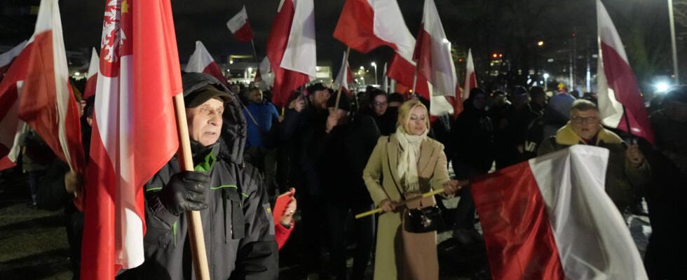 Poland PiS resists
