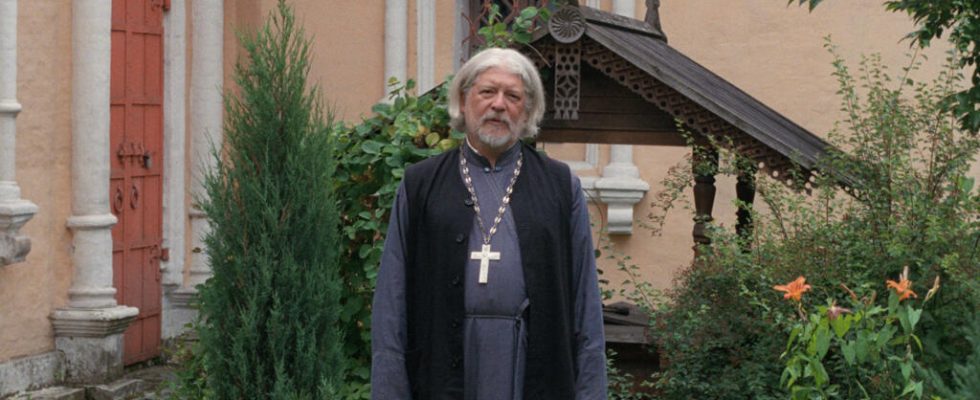 Russian priest Alexis Ouminsky defrocked for refusing to recite the