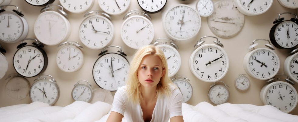 Sleep cycle paradoxical slow deep how long