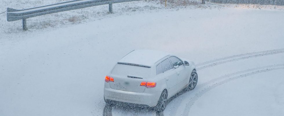 Too few motorists know this rule when it snows yet
