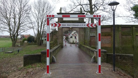 Ugly gates at the Hofpoort are causing a stir in