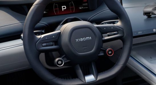 Video showing Xiaomi SU7 driverless parking in a multi storey car