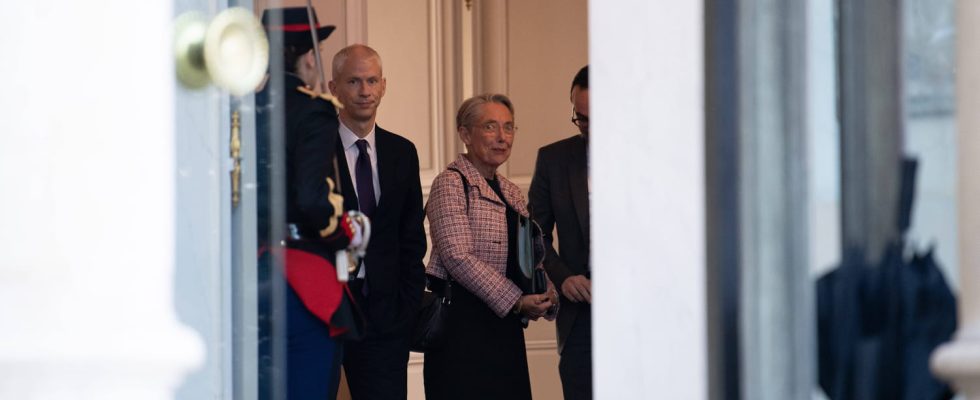 Who holds the rope to replace Elisabeth Borne at Matignon