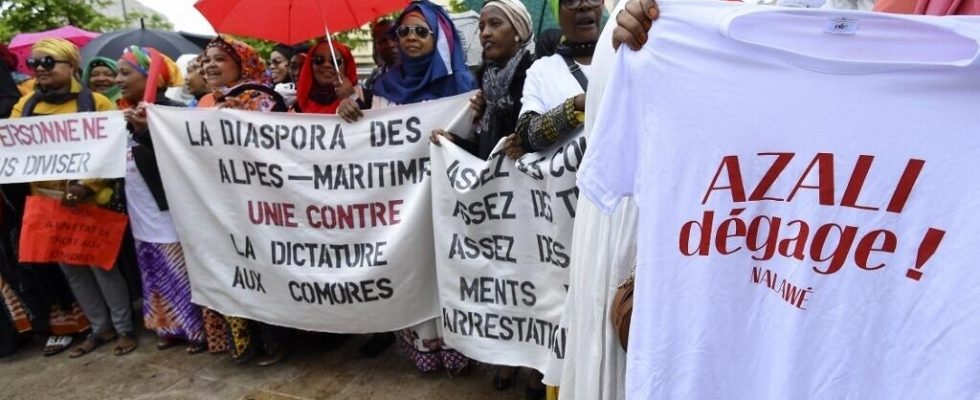 members of the diaspora protest against his exclusion from the