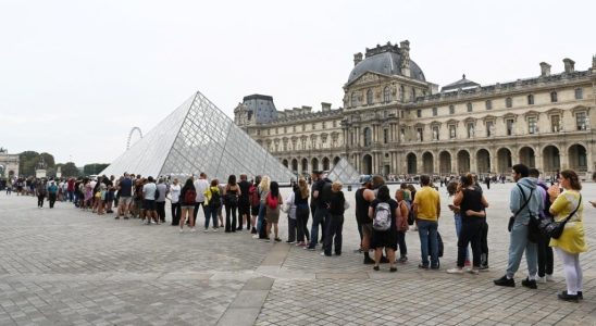 more expensive will entry to the Louvre museum deter visitors